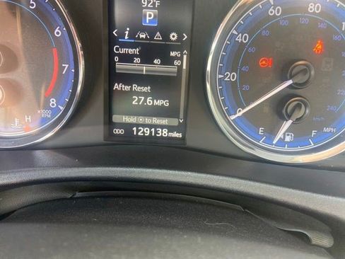Used 2018 Toyota Corolla SE w/ Carpet Mat Package (TMS) FWD image 9