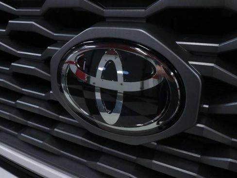 Used 2023 Toyota Tacoma TRD Off-Road image 31