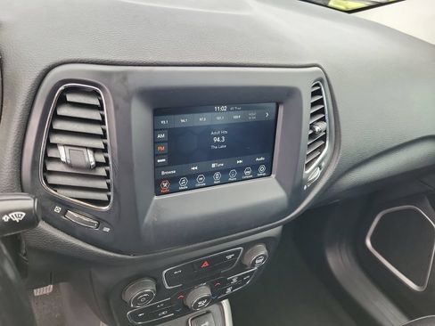 Used 2020 Jeep Compass Latitude FWD image 22
