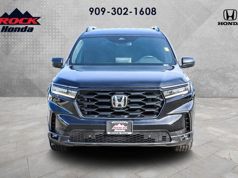 Used 2025 Honda Pilot Sport image 2