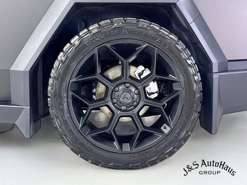 Used 2024 Tesla Cybertruck Cyberbeast AWD/4WD image 40