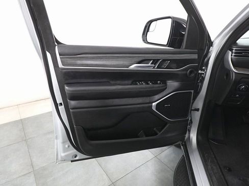 Used 2024 Jeep Wagoneer L Series II w/ Flexible Seating Group image 8