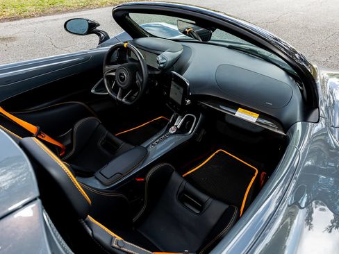 Used 2021 McLaren Elva RWD image 96