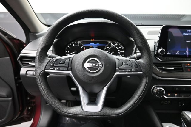 Used 2025 Nissan Altima 2.5 SV FWD image 14