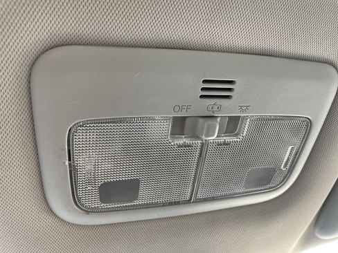 Used 2015 Toyota Corolla LE image 29