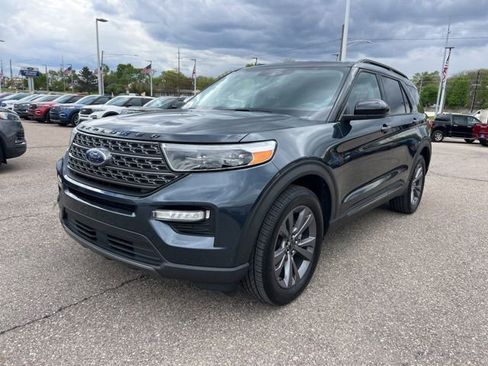 Certified 2022 Ford Explorer XLT w/ Equipment Group 202A AWD/4WD image 28