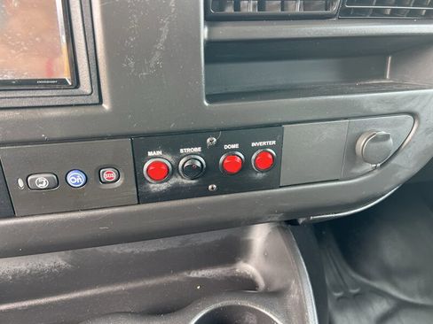 Used 2014 Chevrolet Express 2500 image 21