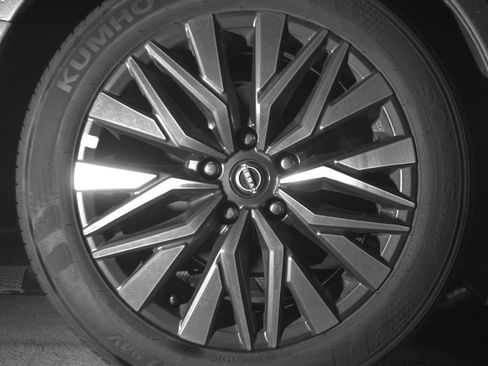 Used 2025 Nissan Altima 2.5 SV image 15