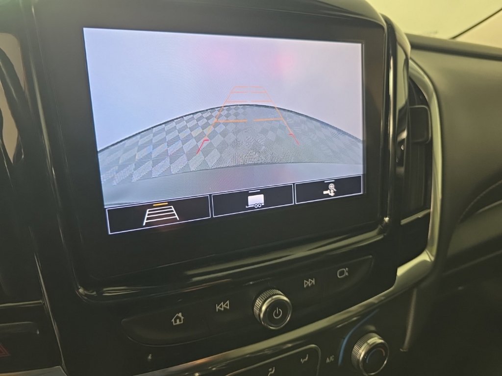 Used 2020 Chevrolet Traverse LT FWD image 18