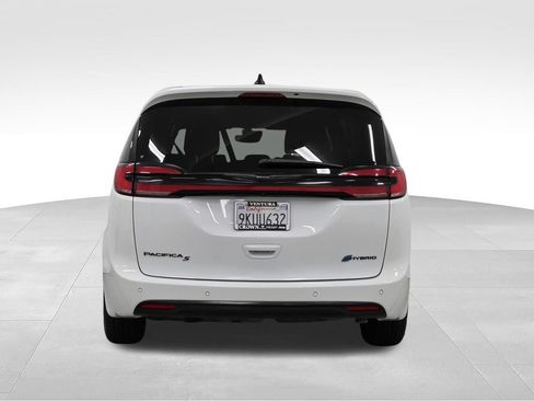 Used 2024 Chrysler Pacifica Limited FWD image 6