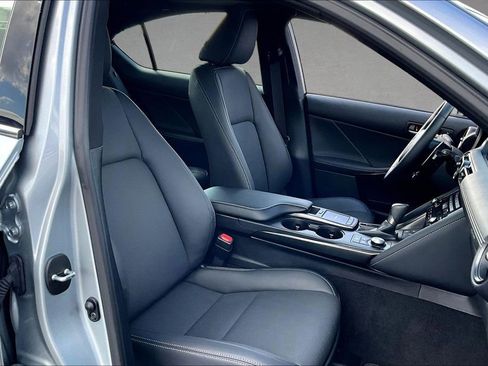 Used 2025 Lexus IS 300 w/ Premium Package RWD image 33