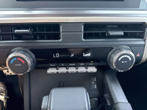 Used 2025 Toyota Tacoma TRD Sport AWD/4WD image 18