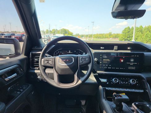 Used 2025 GMC Sierra 1500 AT4 w/ AT4 Premium Package AWD/4WD image 16
