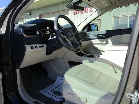 Used 2020 GMC Acadia Denali w/ Technology Package image 11