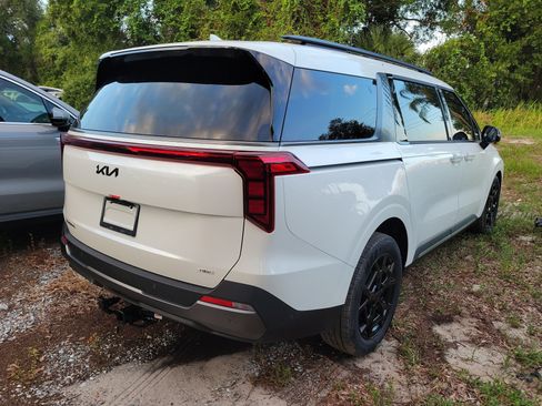 New 2027 Kia Carnival SX w/ Dark Edition Package FWD image 3