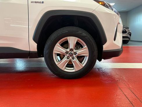 Used 2021 Toyota RAV4 LE image 29