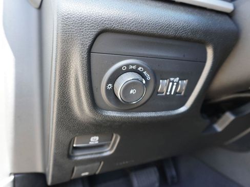 Used 2024 Jeep Grand Cherokee Limited RWD image 32