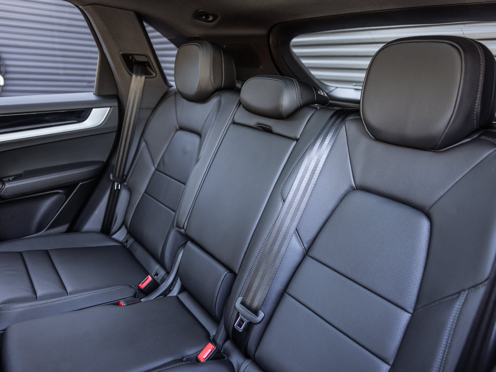 Certified 2025 Porsche Cayenne AWD/4WD image 24