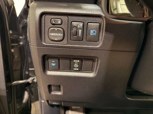 Used 2020 Toyota 4Runner SR5 AWD/4WD image 15
