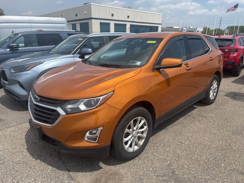 Used 2018 Chevrolet Equinox LT AWD/4WD image 2