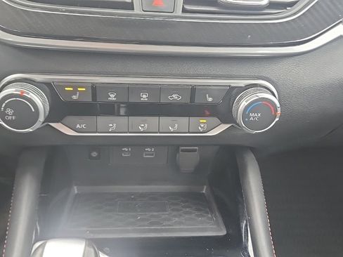 Used 2024 Nissan Altima 2.5 SR w/ SR Premium Package image 20