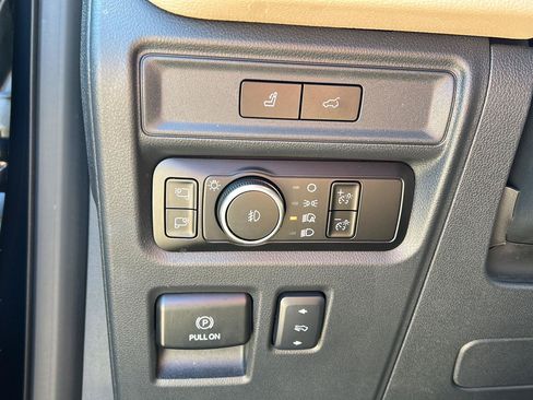 Used 2024 Ford Expedition Limited AWD/4WD image 10