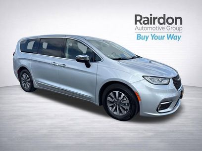 Used 2023 Chrysler Pacifica Limited