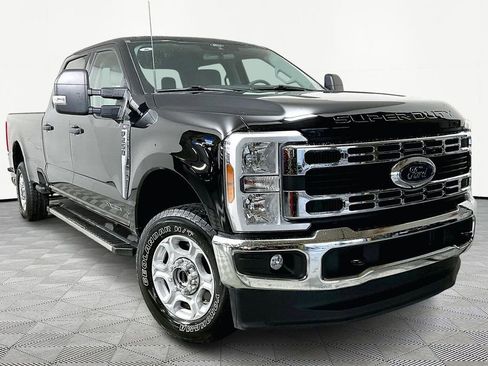 Used 2025 Ford F250 XLT image 1
