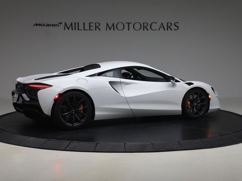 Used 2023 McLaren Artura RWD image 8