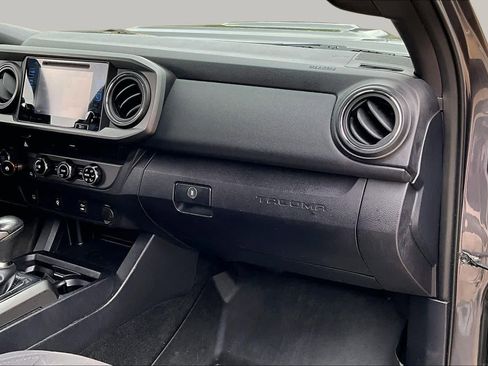 Used 2017 Toyota Tacoma TRD Sport w/ Tow Package RWD image 17