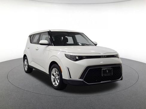 Used 2023 Kia Soul LX w/ Option Group 015 FWD image 3
