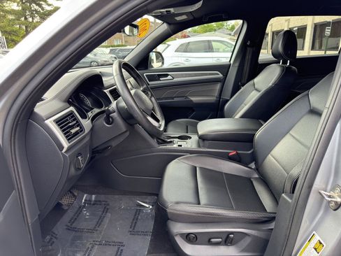 Used 2021 Volkswagen Atlas Cross Sport SE FWD image 16