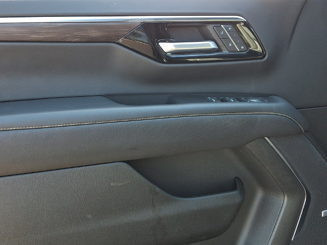 Used 2025 Chevrolet Suburban Premier AWD/4WD image 21