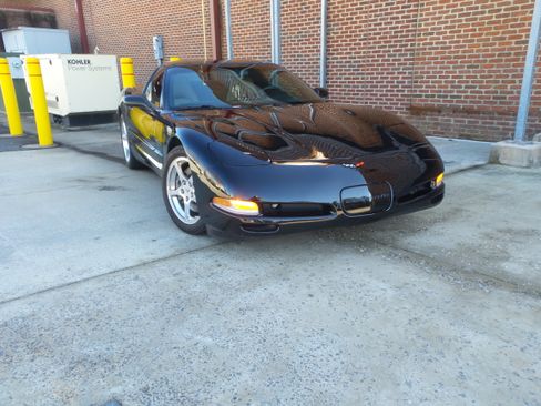 Used 2001 Chevrolet Corvette Coupe w/ Preferred Equipment Group2 image 51