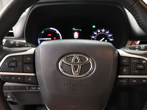 Used 2021 Toyota Sienna XLE FWD image 13