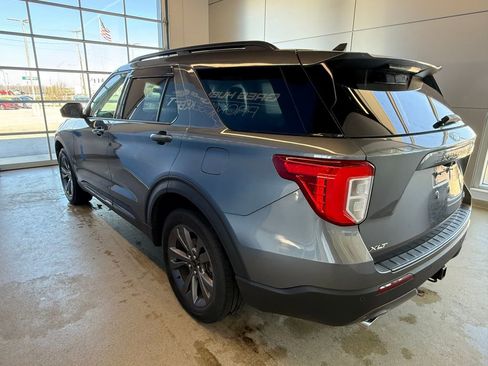 Used 2022 Ford Explorer XLT w/ Equipment Group 202A image 3