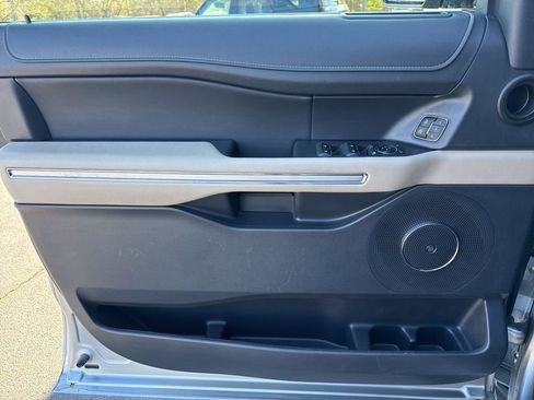 Used 2024 Ford Expedition Limited image 12