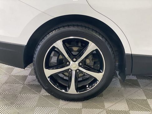 Used 2019 Chevrolet Equinox LT FWD image 39
