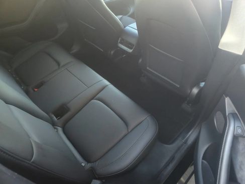 Used 2022 Tesla Model Y Performance image 23