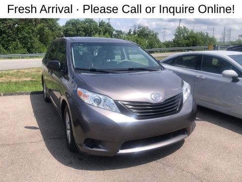 Used 2014 Toyota Sienna L FWD image 1