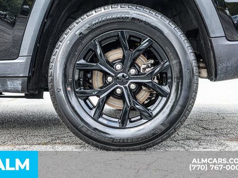 Used 2025 Jeep Grand Cherokee Altitude AWD/4WD image 17