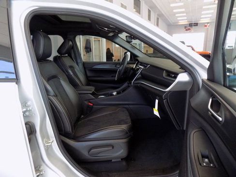 New 2024 Jeep Grand Cherokee L Altitude AWD/4WD image 21