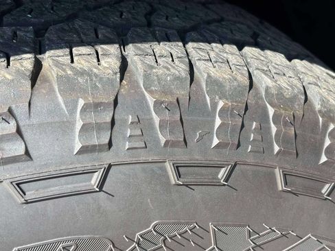 Used 2023 Chevrolet Silverado 1500 LT AWD/4WD image 27