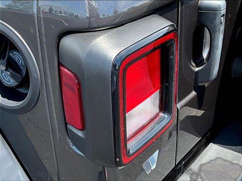 Used 2024 Jeep Wrangler Unlimited Sport AWD/4WD image 23