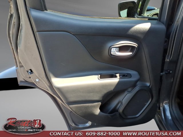Used 2023 Jeep Renegade Latitude AWD/4WD image 20