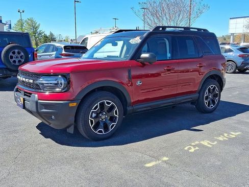 Certified 2025 Ford Bronco Sport Outer Banks w/ Outer Banks Tech Package+ AWD/4WD image 3