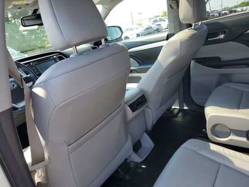 Used 2016 Toyota Highlander XLE AWD/4WD image 15