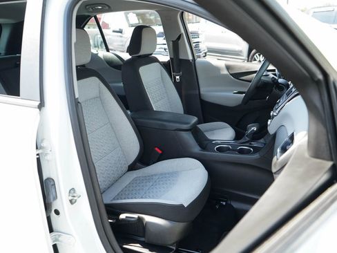 Used 2022 Chevrolet Equinox LS FWD image 12