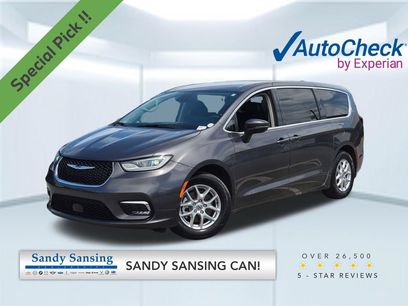 Used 2023 Chrysler Pacifica Touring-L
