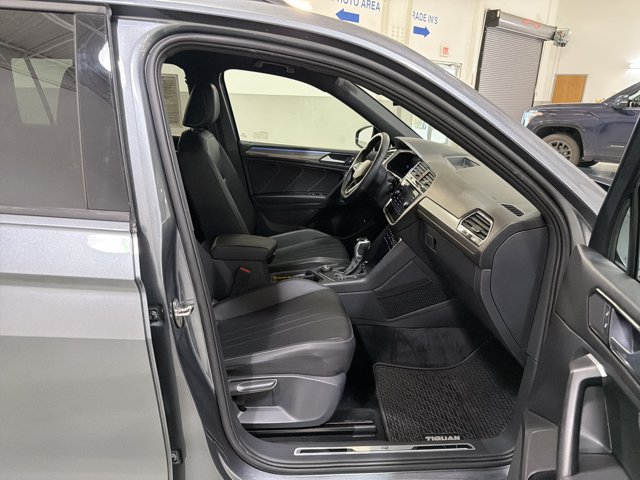 Certified 2024 Volkswagen Tiguan SE R-Line AWD/4WD image 35